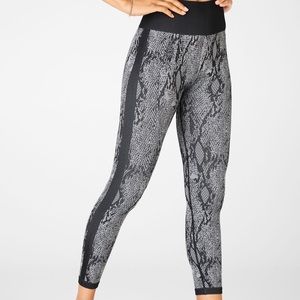 Fabletics Seamless Snakeskin 7/8 Legging